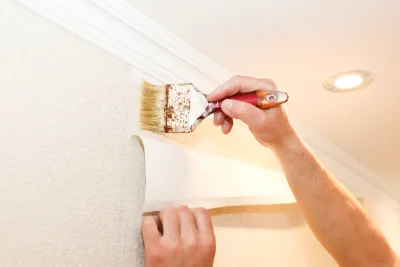 Pose de papier peint à Vérines — revêtements muraux et toiles de verre